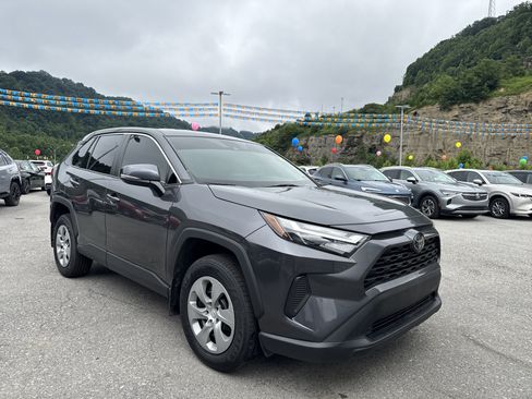 Used 2023 Toyota RAV4 LE AWD/4WD image 4
