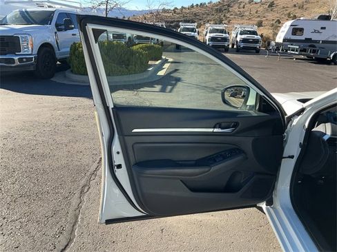 Used 2022 Nissan Altima 2.5 SV image 16