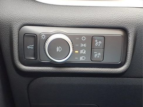 Used 2023 Ford Explorer XLT w/ Equipment Group 202A AWD/4WD image 19