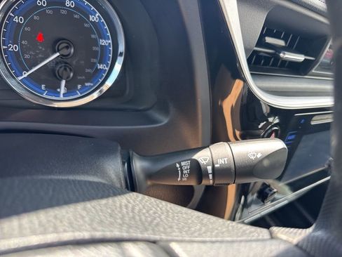 Used 2018 Toyota Corolla LE FWD image 13