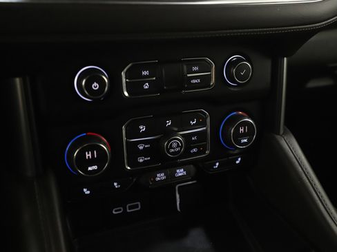 Used 2021 Chevrolet Tahoe Z71 w/ Z71 Off-Road Package image 26