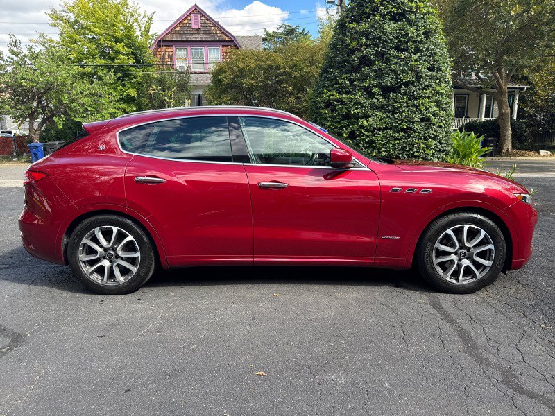 Used 2020 Maserati Levante GranLusso AWD/4WD image 6