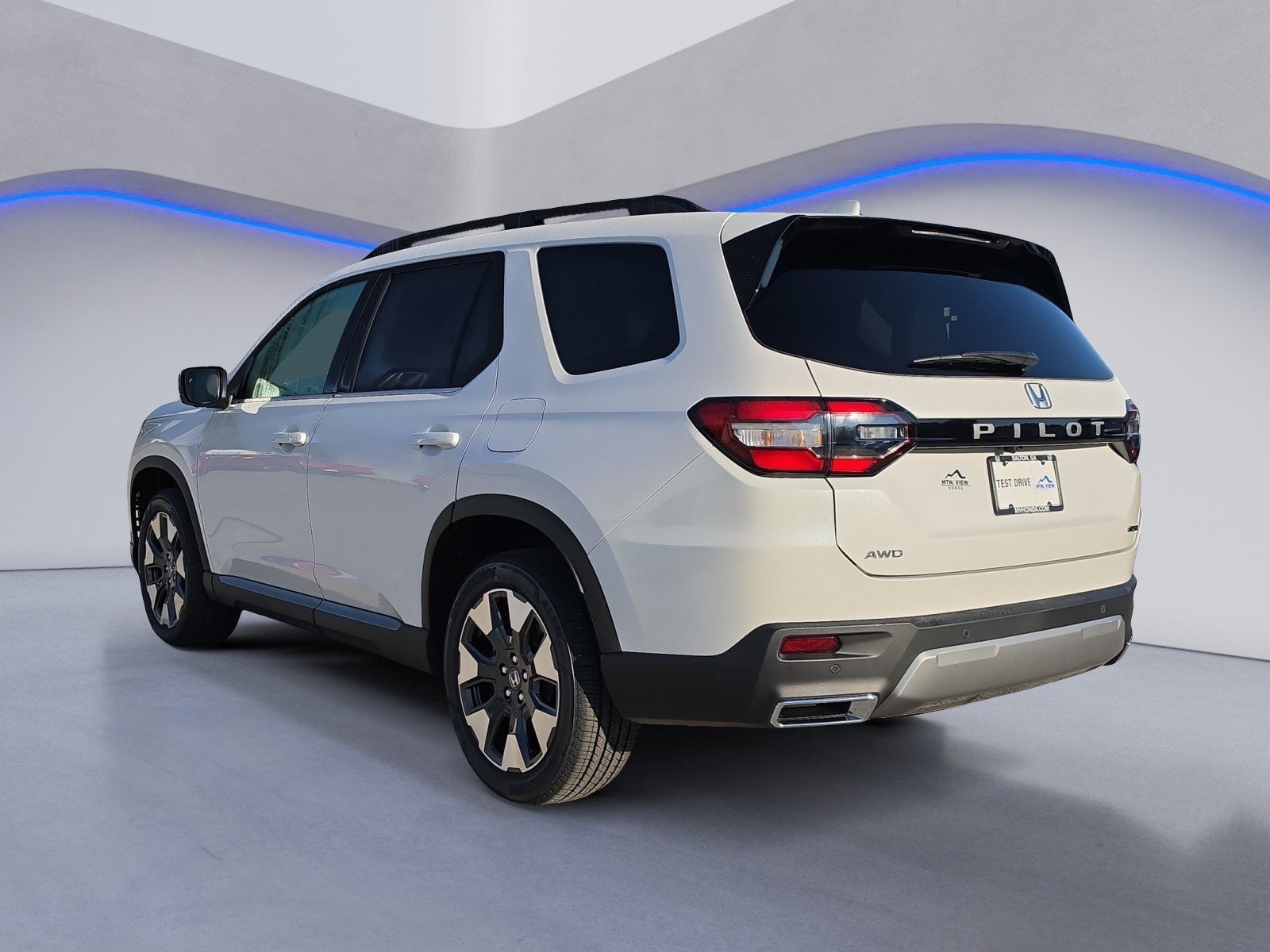 New 2026 Honda Pilot Touring image 3