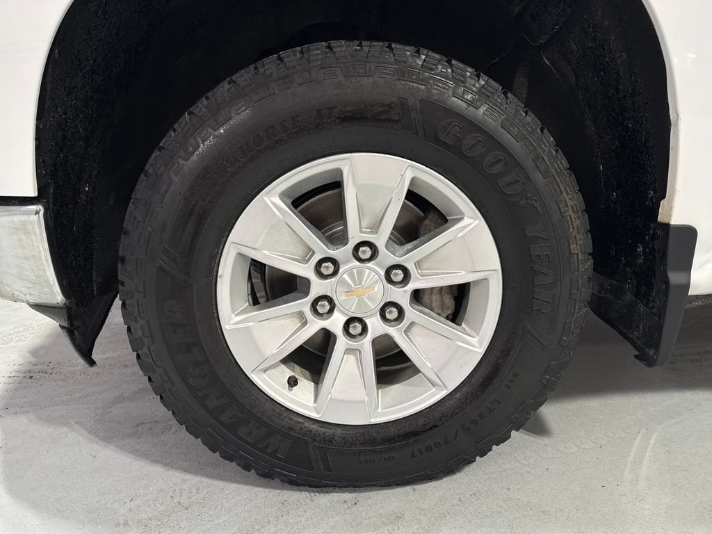Used 2023 Chevrolet Silverado 1500 LT AWD/4WD image 45