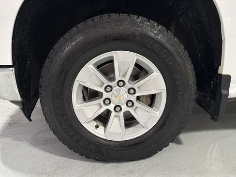 Used 2023 Chevrolet Silverado 1500 LT AWD/4WD image 45