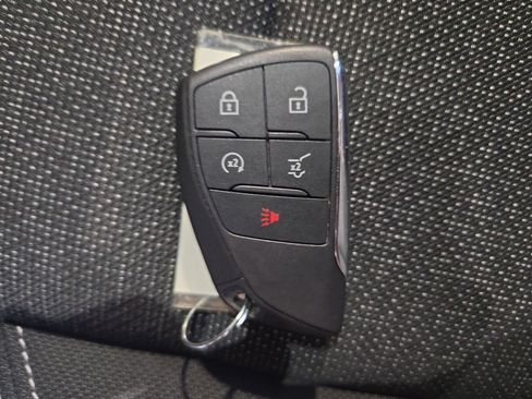 Used 2025 Chevrolet Traverse LT AWD/4WD image 42