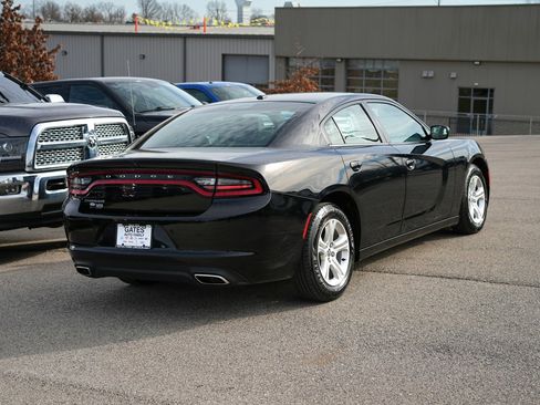 Used 2019 Dodge Charger SXT w/ Leather Interior Group image 6
