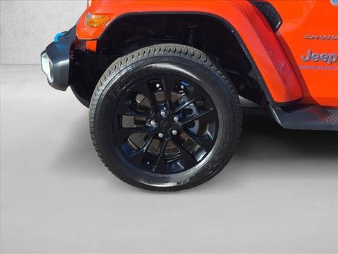 Used 2023 Jeep Wrangler Unlimited Sahara w/ Cold Weather Group AWD/4WD image 18