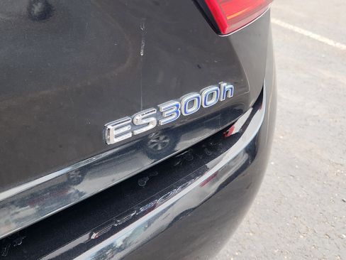 Used 2018 Lexus ES 300h image 18