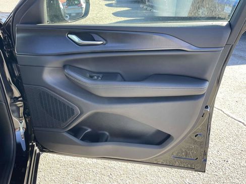 New 2025 Jeep Grand Cherokee Altitude image 16