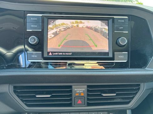 Used 2022 Volkswagen Jetta SE FWD image 19