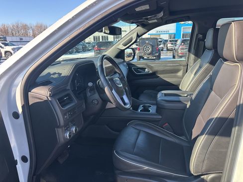Used 2021 GMC Yukon XL SLT w/ SLT Premium Package image 14