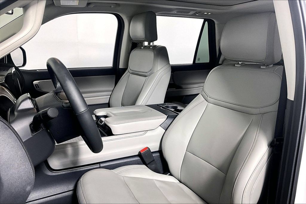 Used 2025 Ford Expedition Active AWD/4WD image 25