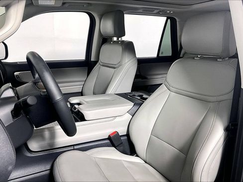 Used 2025 Ford Expedition Active AWD/4WD image 25