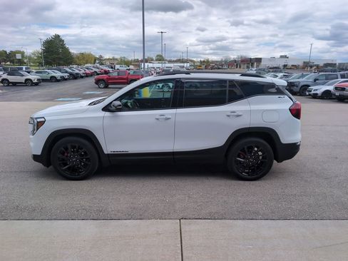 Used 2023 GMC Terrain SLT w/ Infotainment Package II AWD/4WD image 5