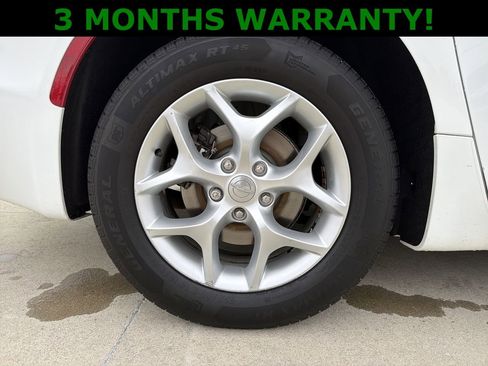 Used 2017 Chrysler Pacifica Touring-L w/ Tire & Wheel Group image 33