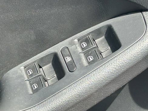 Used 2015 Volkswagen Jetta Sport FWD image 27