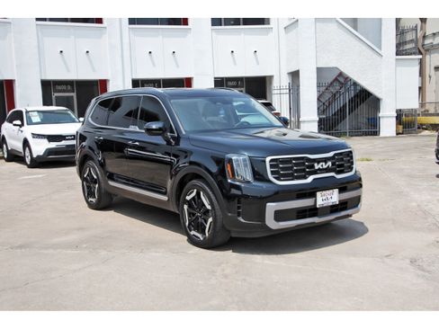 Certified 2023 Kia Telluride S w/ S Sunroof Package FWD image 9