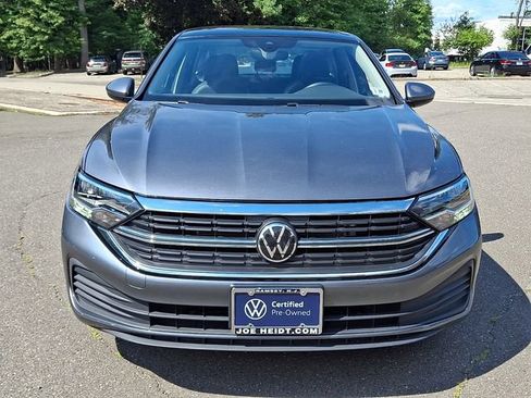 Certified 2024 Volkswagen Jetta SE w/ Panoramic Sunroof Package FWD image 3