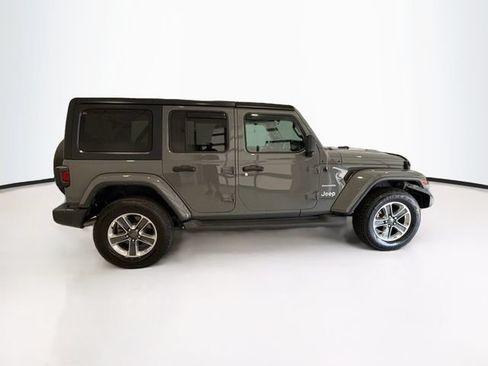 Used 2018 Jeep Wrangler Unlimited Sahara AWD/4WD image 8
