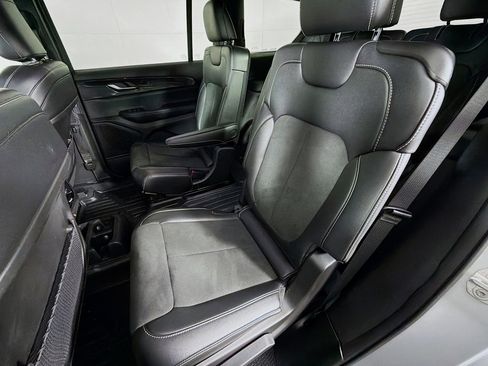 Used 2023 Jeep Grand Cherokee L Laredo image 22