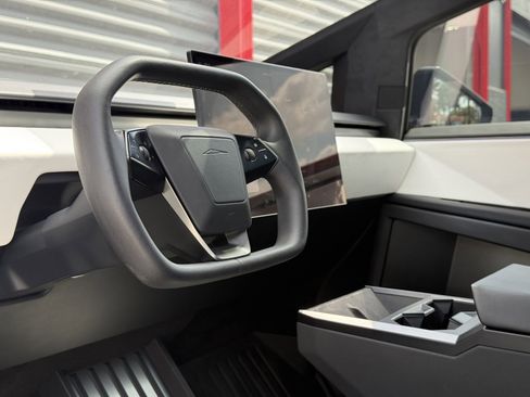 Used 2024 Tesla Cybertruck AWD Crew Cab image 24