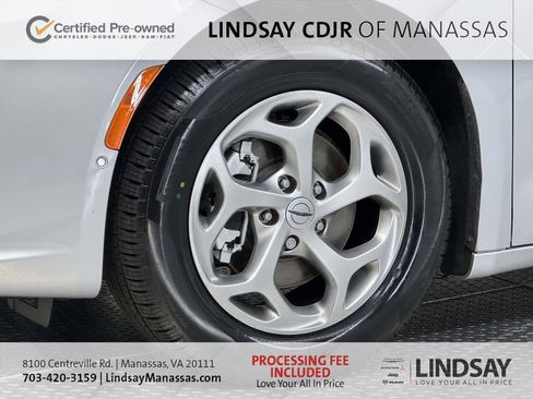 Used 2022 Chrysler Pacifica Limited FWD image 11