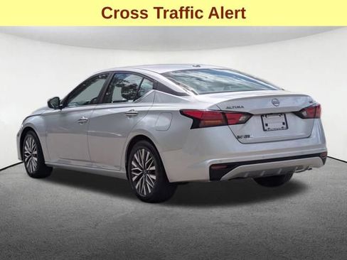 Used 2024 Nissan Altima 2.5 SV FWD image 7