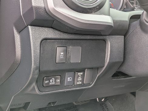 Certified 2021 Toyota Tacoma TRD Sport w/ Technology Package AWD/4WD image 17