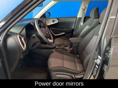 Used 2025 Kia Soul LX w/ LX Technology Package FWD image 15