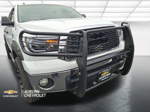 Used 2010 Toyota Tundra 4x4 CrewMax image 27
