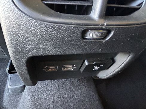 Used 2021 Jeep Cherokee Limited image 15