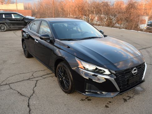 Used 2025 Nissan Altima 2.5 SV w/ SV Special Edition Package image 3