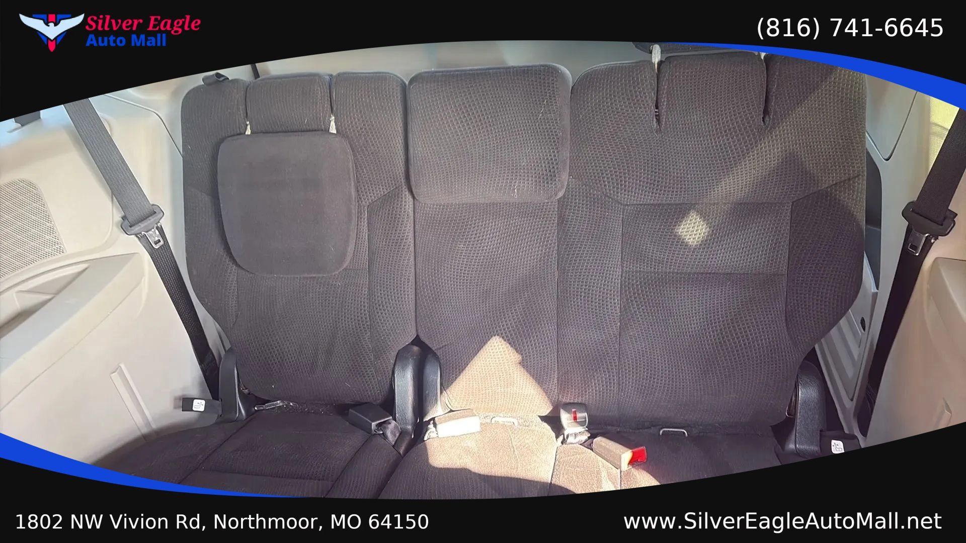 Used 2014 Chrysler Town & Country Touring FWD image 11