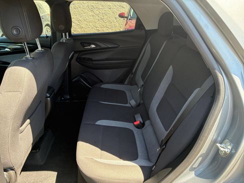 Used 2025 Chevrolet TrailBlazer LT FWD image 36