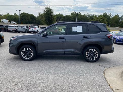 Used 2025 Subaru Forester Premium AWD/4WD image 4