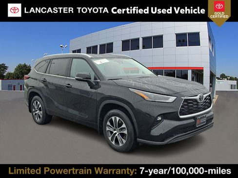 Used 2025 Toyota Highlander XLE image 1