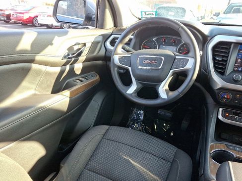 Used 2020 GMC Acadia SLE w/ LPO, Floor Liner Package image 14