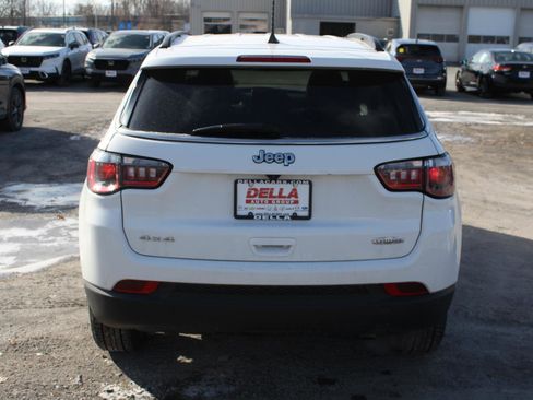 Used 2024 Jeep Compass Latitude image 6