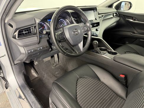 Used 2023 Toyota Camry SE FWD image 4