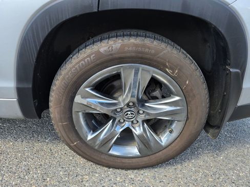 Used 2018 Toyota Highlander Limited Platinum AWD/4WD image 10