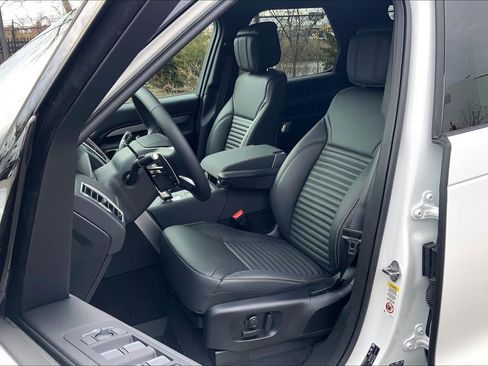 New 2026 Land Rover Discovery Limited Edition AWD/4WD image 9