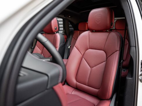 New 2026 Porsche Macan AWD/4WD image 5