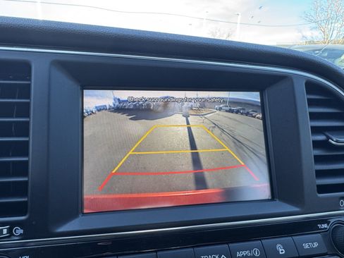 Used 2018 Hyundai Elantra Limited image 25