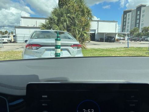 Used 2025 Volkswagen Jetta SE image 14