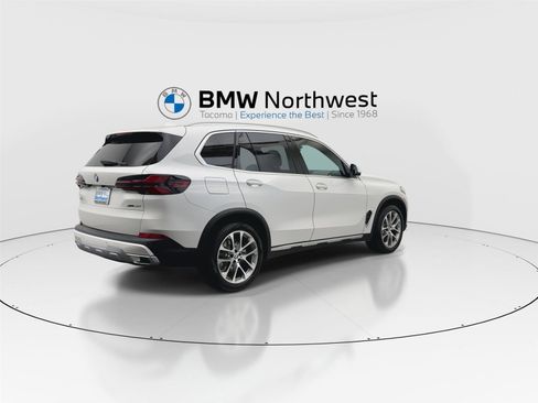 New 2026 BMW X5 xDrive40i w/ Climate Comfort Package image 3