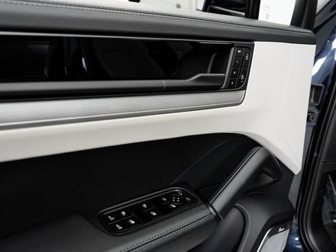 Certified 2026 Porsche Cayenne AWD/4WD image 10