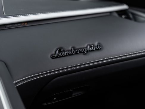 Used 2018 Lamborghini Aventador S image 39