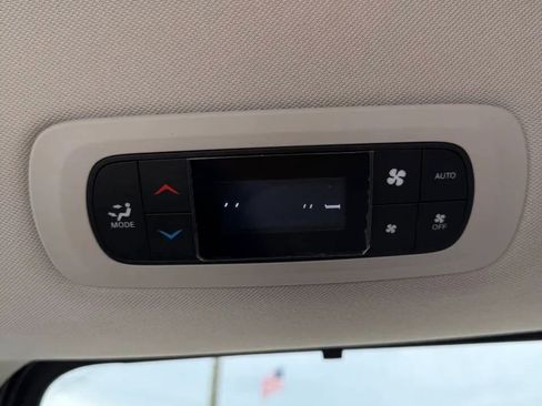 Used 2019 Chrysler Pacifica Touring-L FWD image 20
