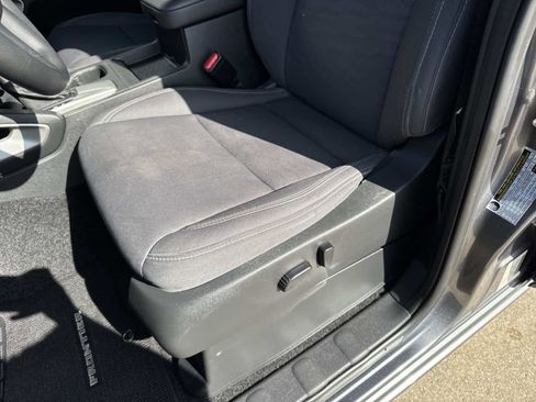 Used 2023 Nissan Frontier SV image 33